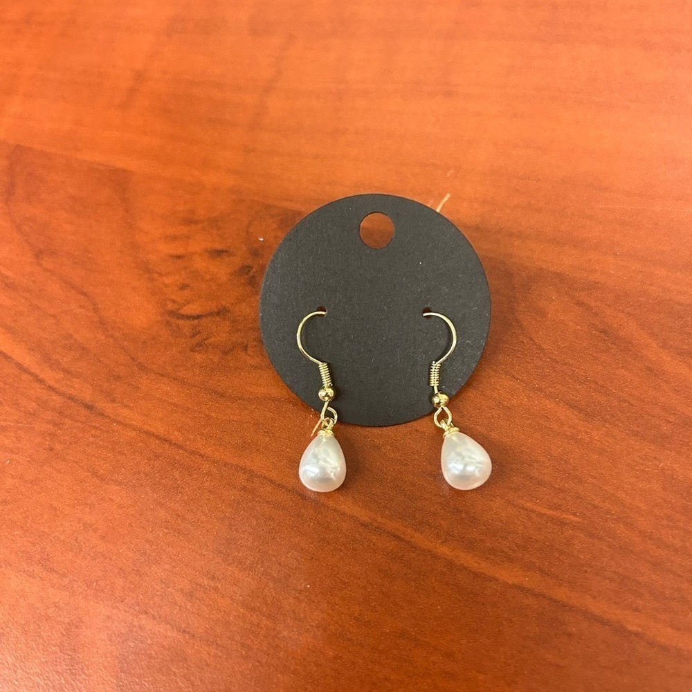 NEW Pearl drop dangle earrings